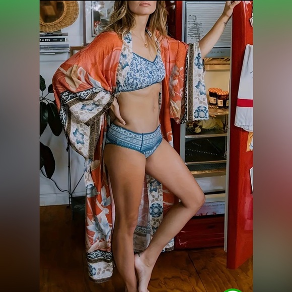 Bohemian style Kimono , summer beach cover-up, Floral print with waist belt/tie - Picture 4 of 8